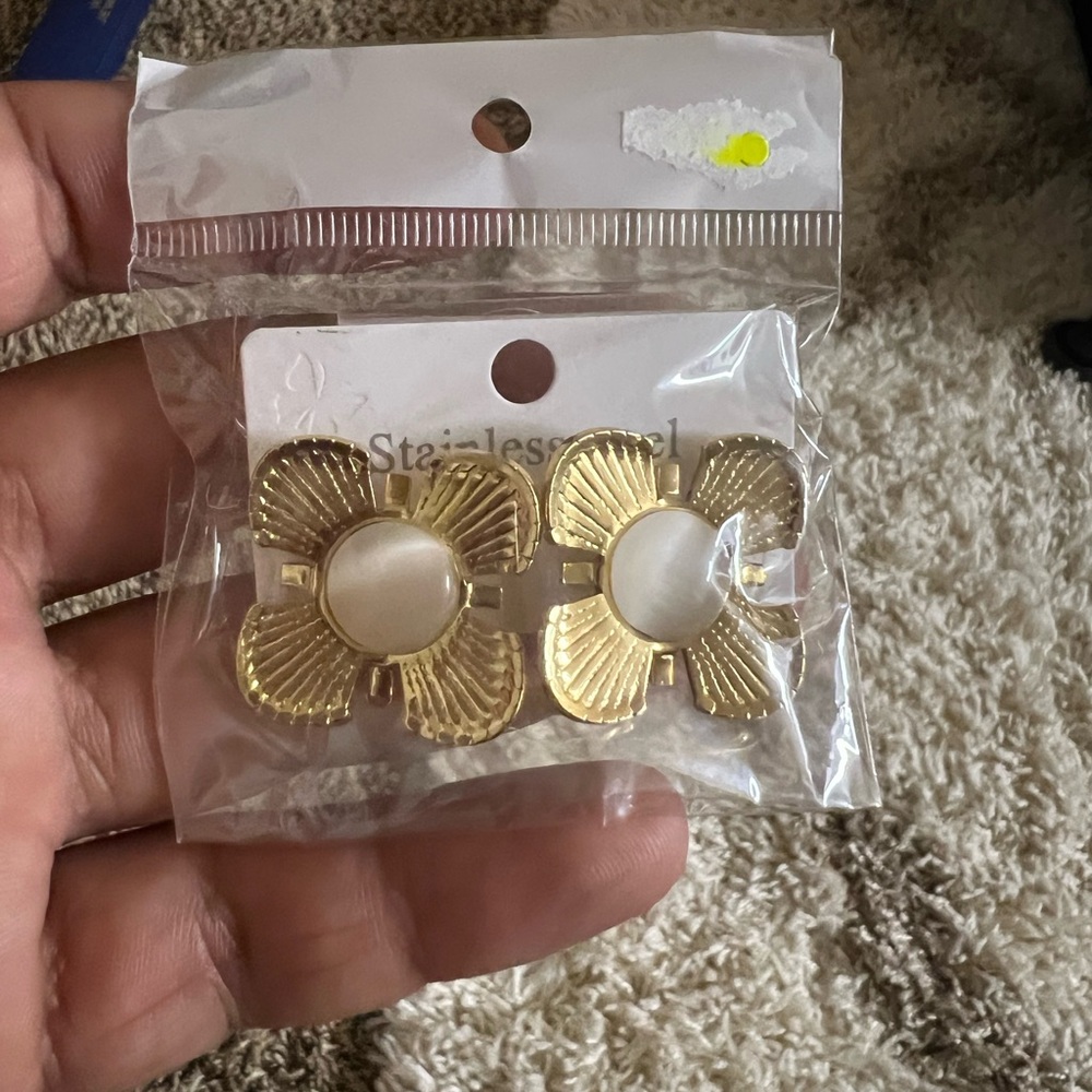 Gold Flower Earrings